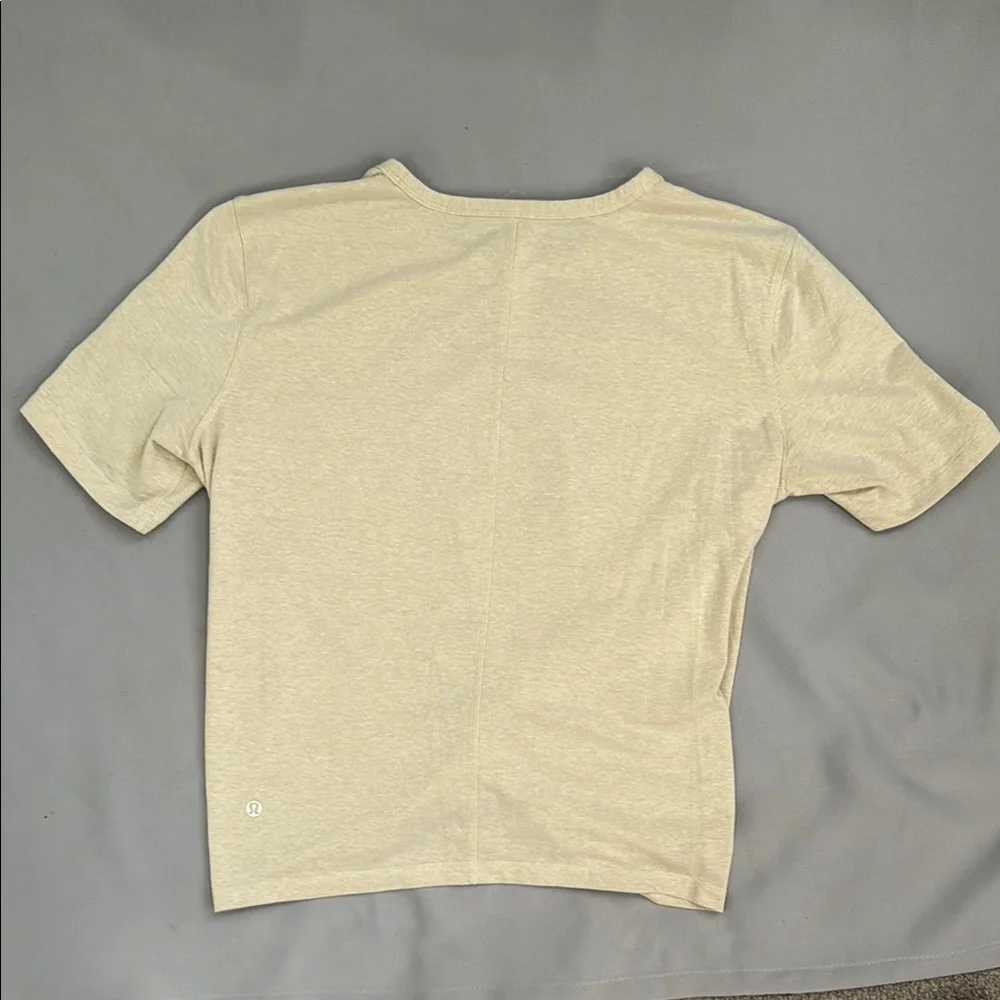 Lululemon Athletica Cream Gold Tie Front Short Sleeve Tee – Size 8 (Fits Medium)
